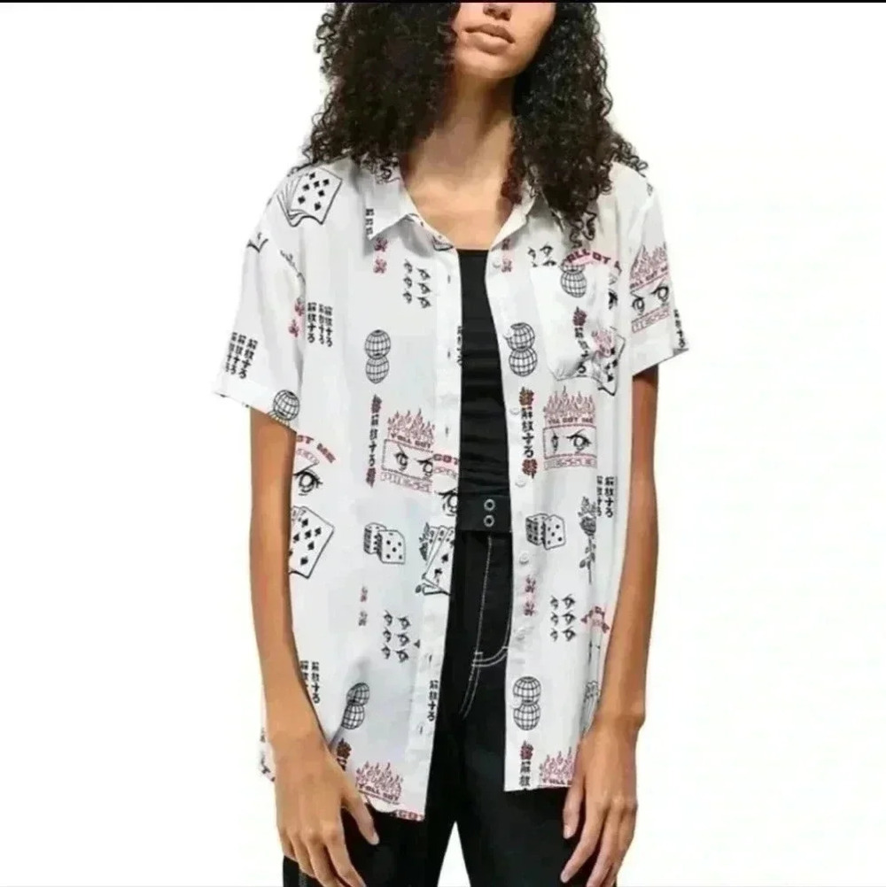 VITRIOL Caedia Allover Anime Print White Short Sleeve Button Up Shirt. Size Medi